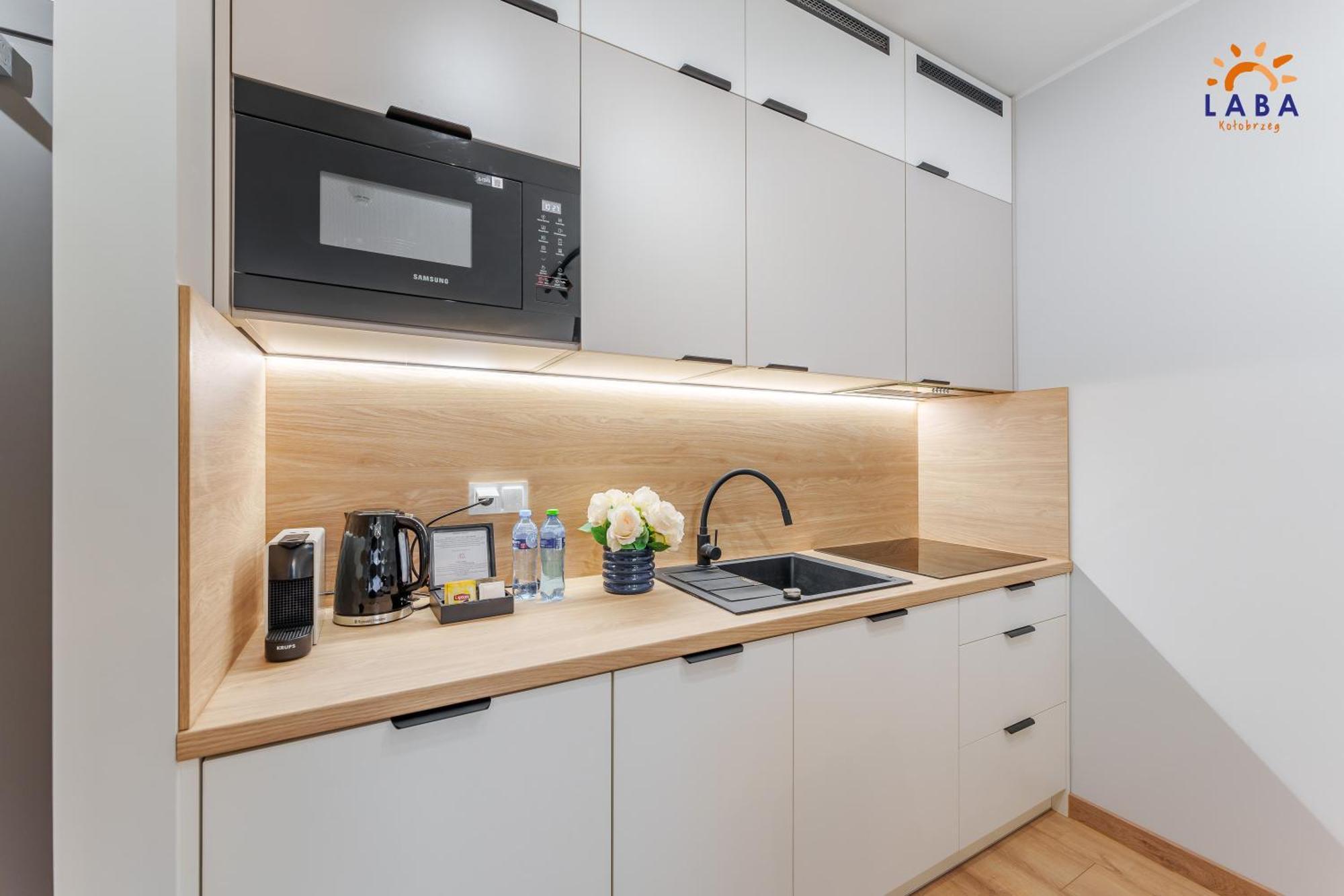 Laba Kolobrzeg Apartamenty Kollataja Z Parkingiem Exteriör bild